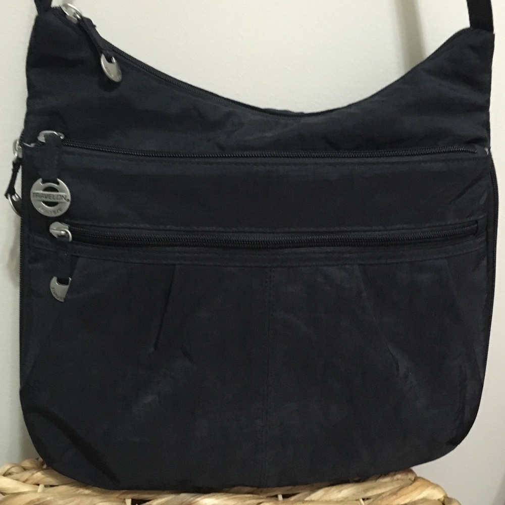 Travelon Multi Compartment Travel Bag! 💥